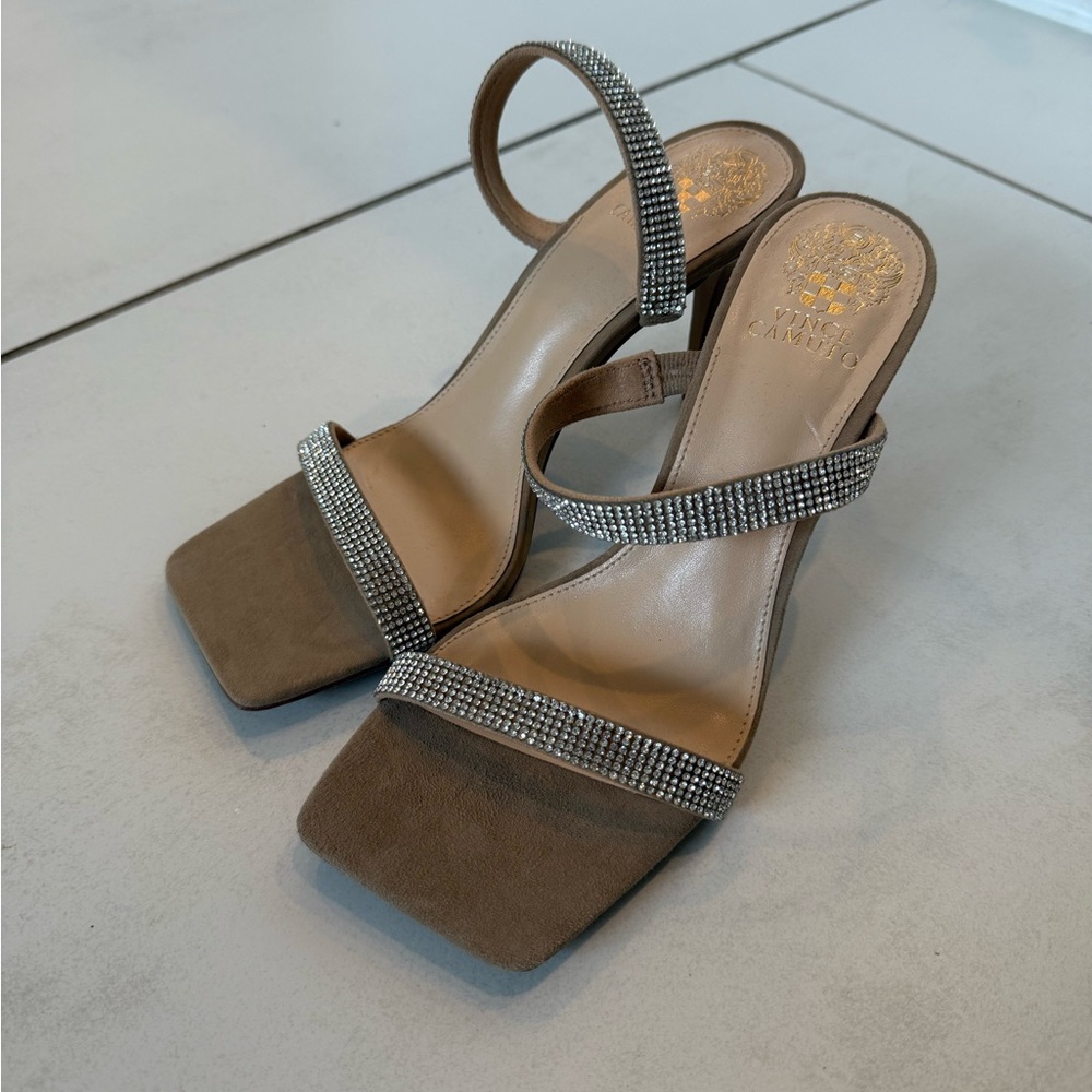 NEW WO BOX Vince Camuto Seventia Suede Slide On Rhinestone Heels in Tortilla